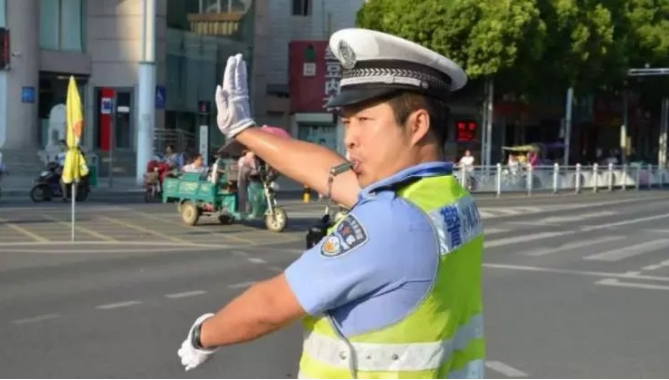 一把小小遮陽傘，一份滿滿關(guān)愛情-記龍勝管萊蕪運(yùn)營中心社會(huì)公益活動(dòng)