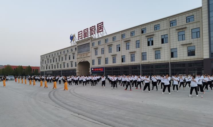 勝管曹縣運營中心為弘揚全民健身運動，竟組建了一支“400人舞團”